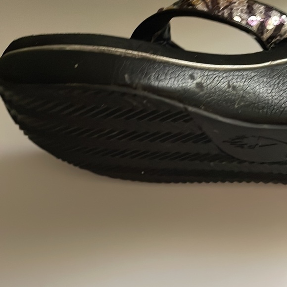 VOLATILE woman’s flip flop wedge, size 10, black with silver sequence, used. - Picture 11 of 15